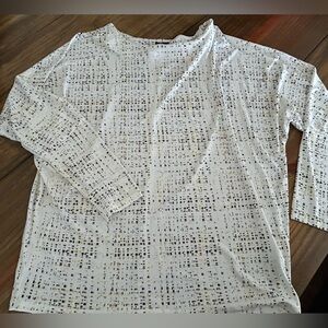 ✨Worthington White and Black Patterned Long Sleeve Top